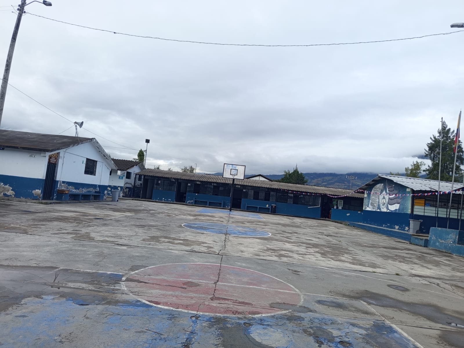 Cancha y espacios recreativos
